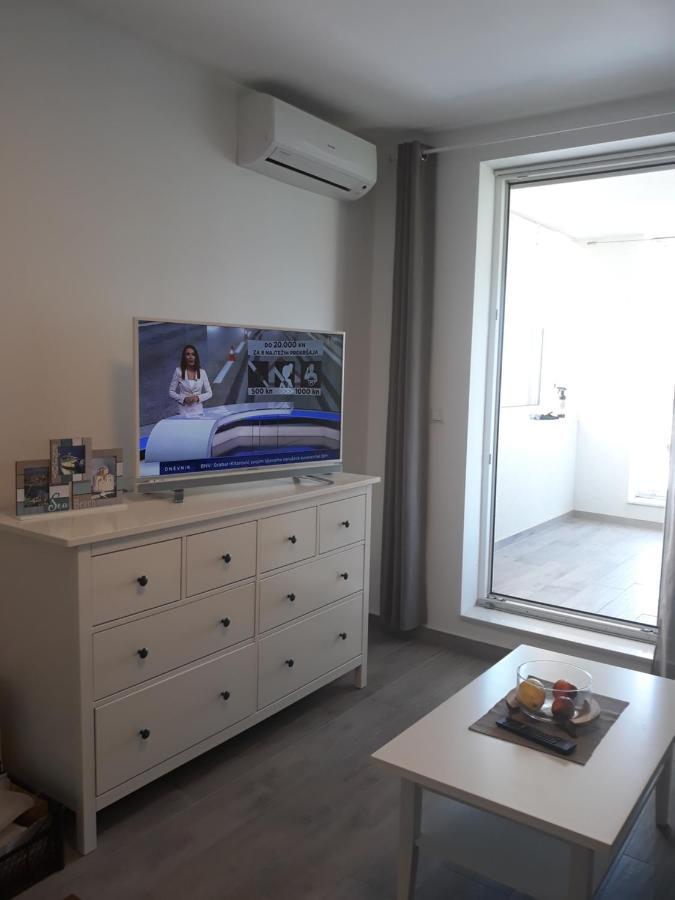 Apartment Antonella Nin Bagian luar foto