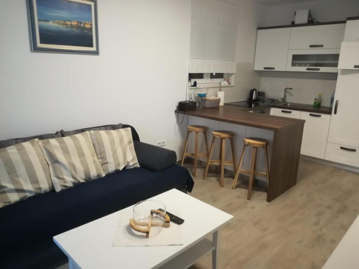 Apartment Antonella Nin Bagian luar foto