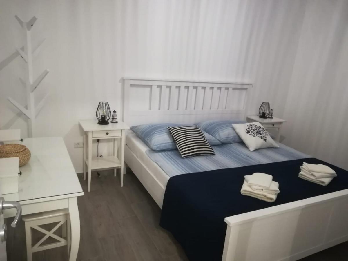 Apartment Antonella Nin Bagian luar foto
