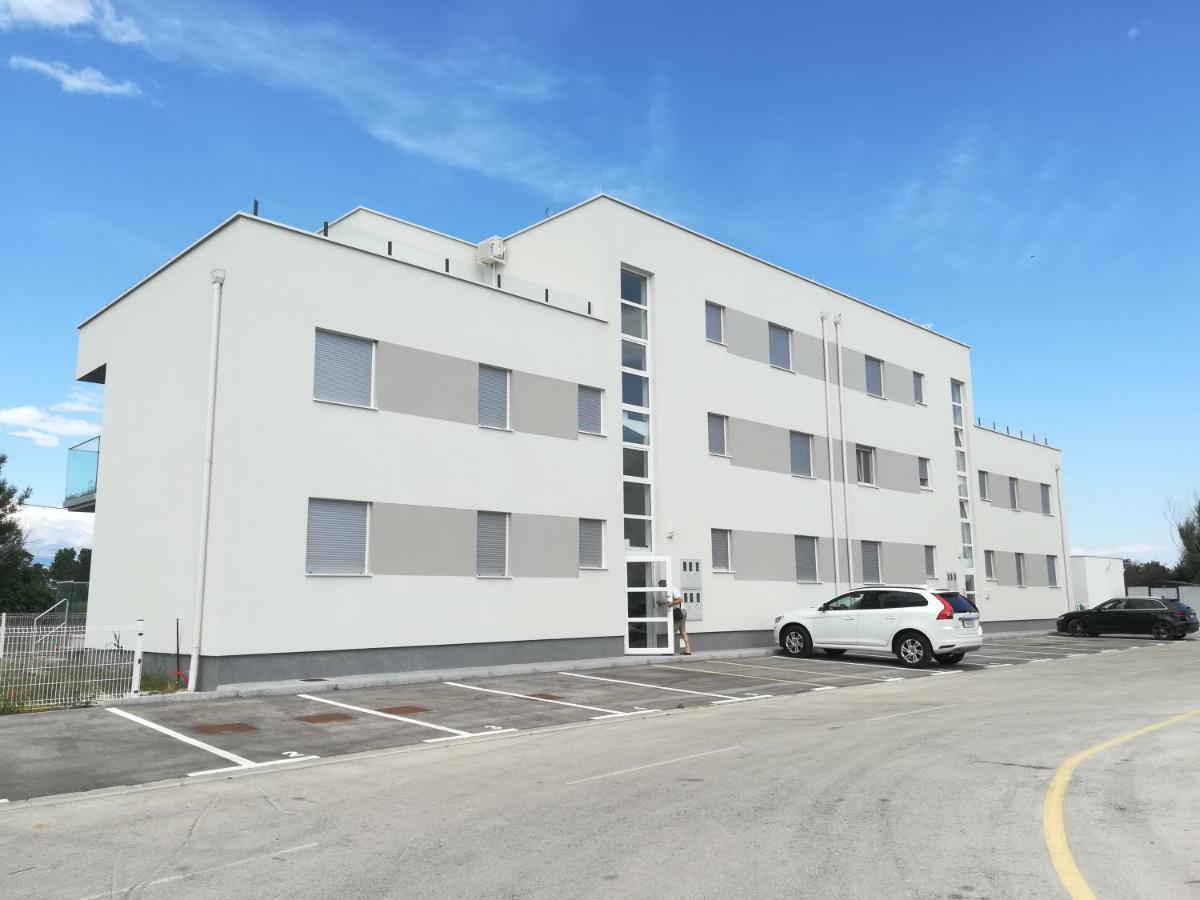 Apartment Antonella Nin Bagian luar foto