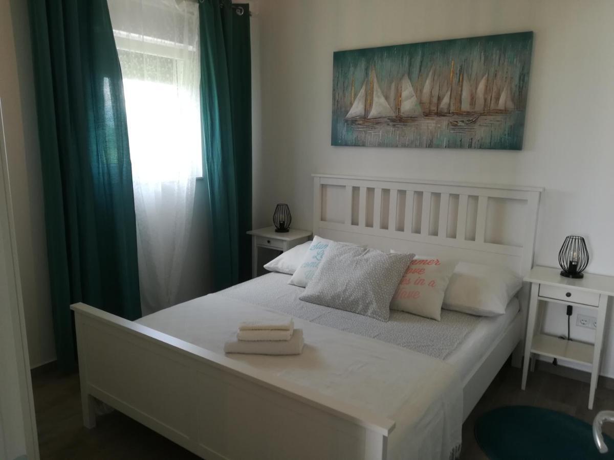 Apartment Antonella Nin Bagian luar foto