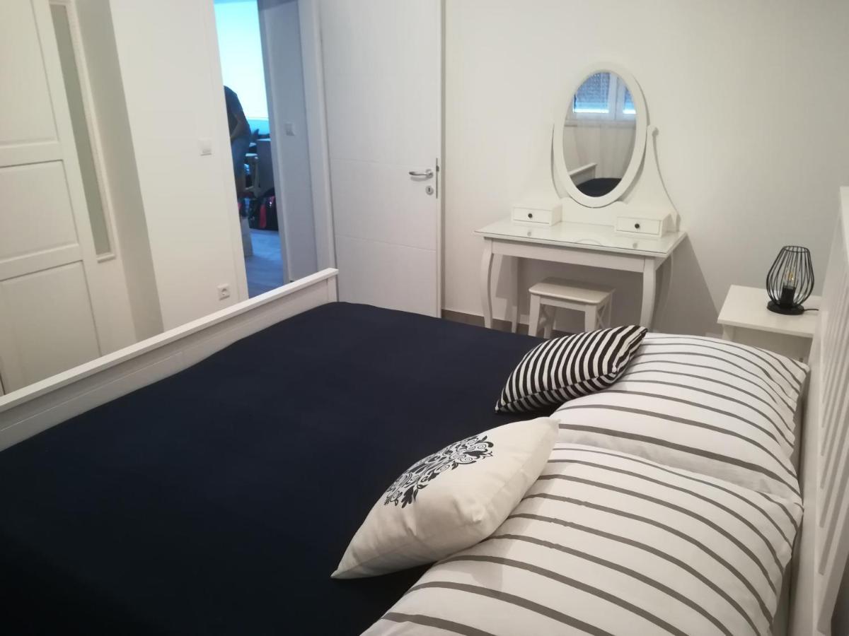 Apartment Antonella Nin Bagian luar foto