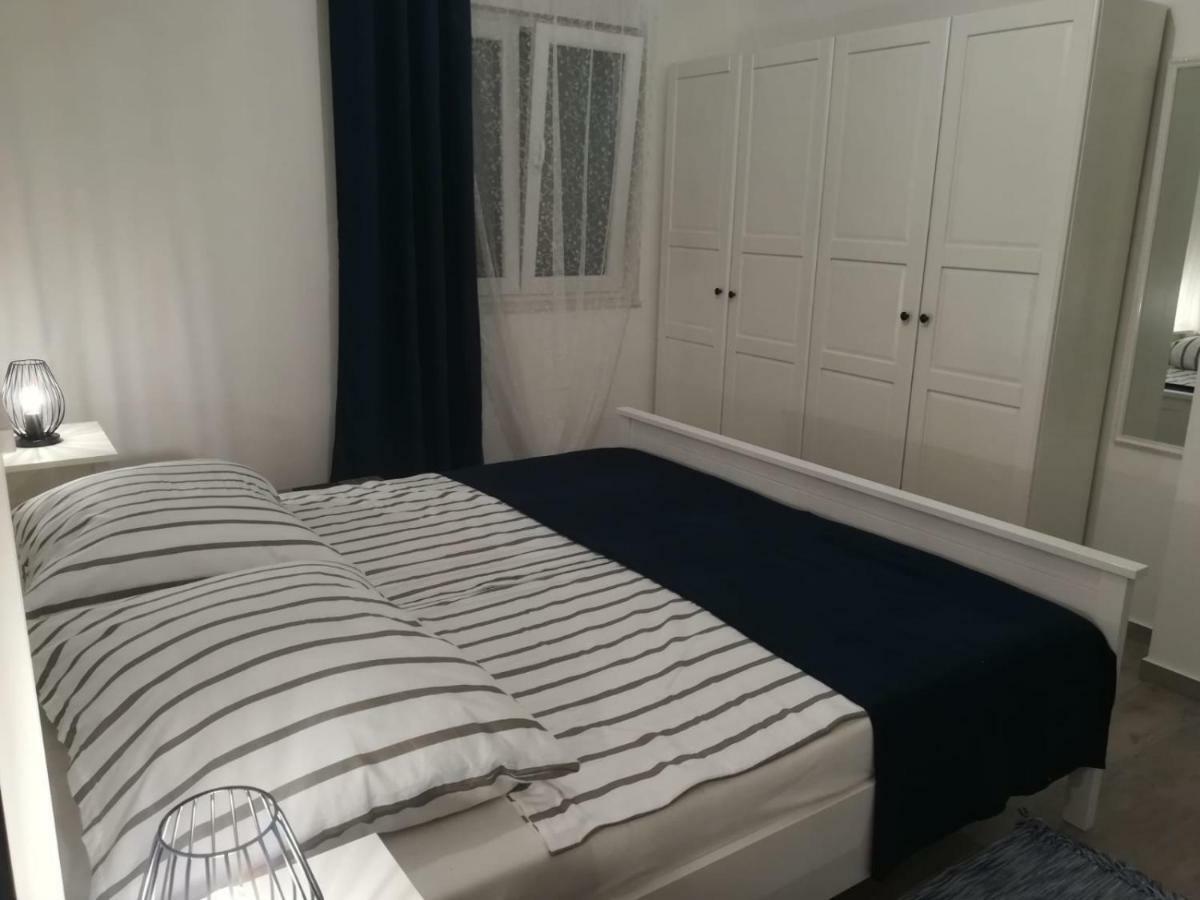 Apartment Antonella Nin Bagian luar foto